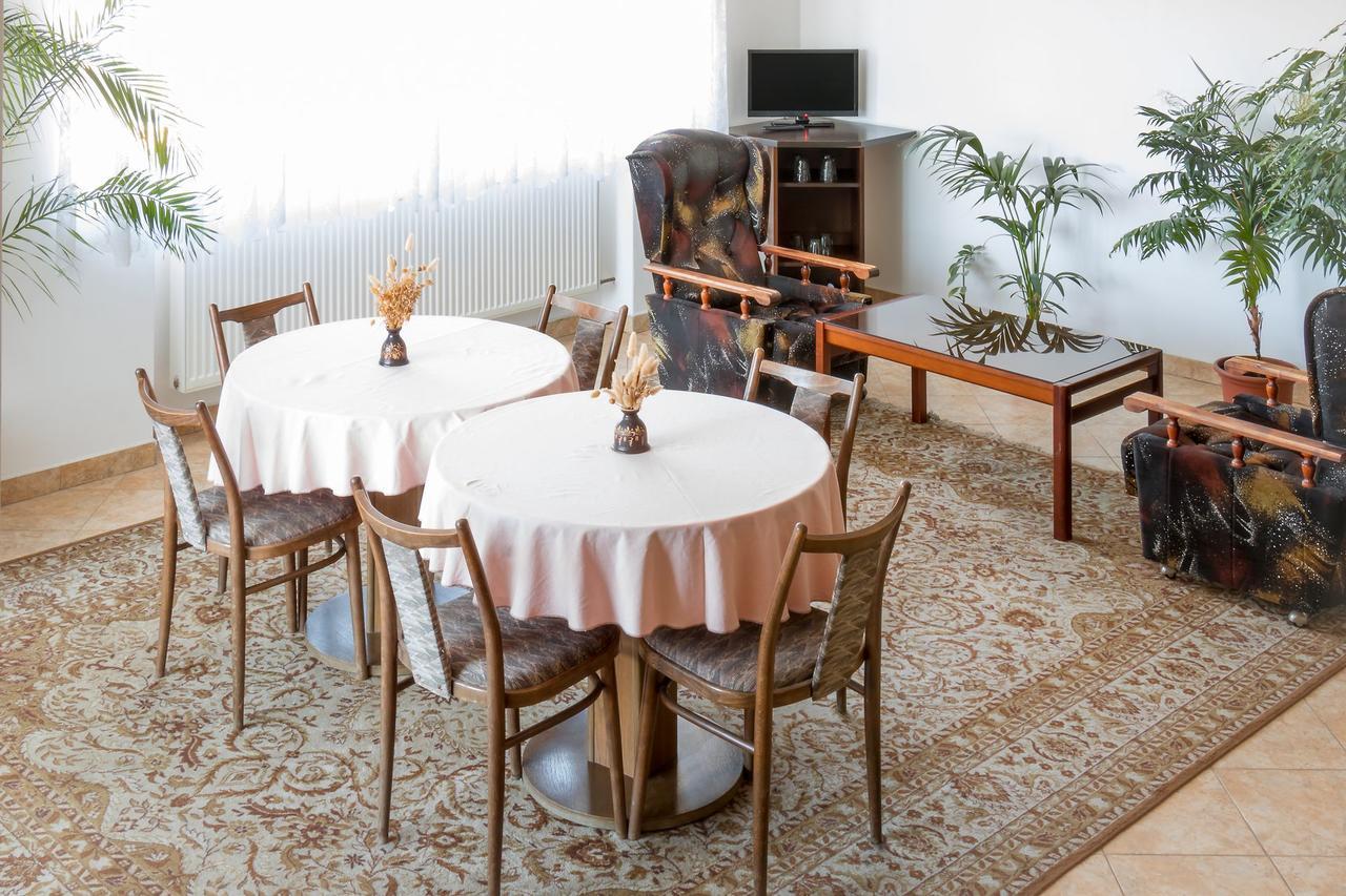 Alton Garni Hotel Czeskie Budziejowice Zewnętrze zdjęcie